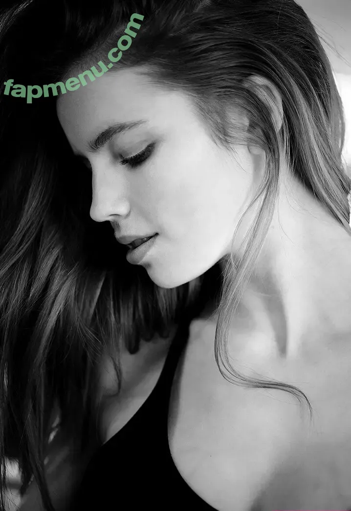 Emily Deyt-Aysage nude photo #0042 (emilydeytaysage / emjayplays)