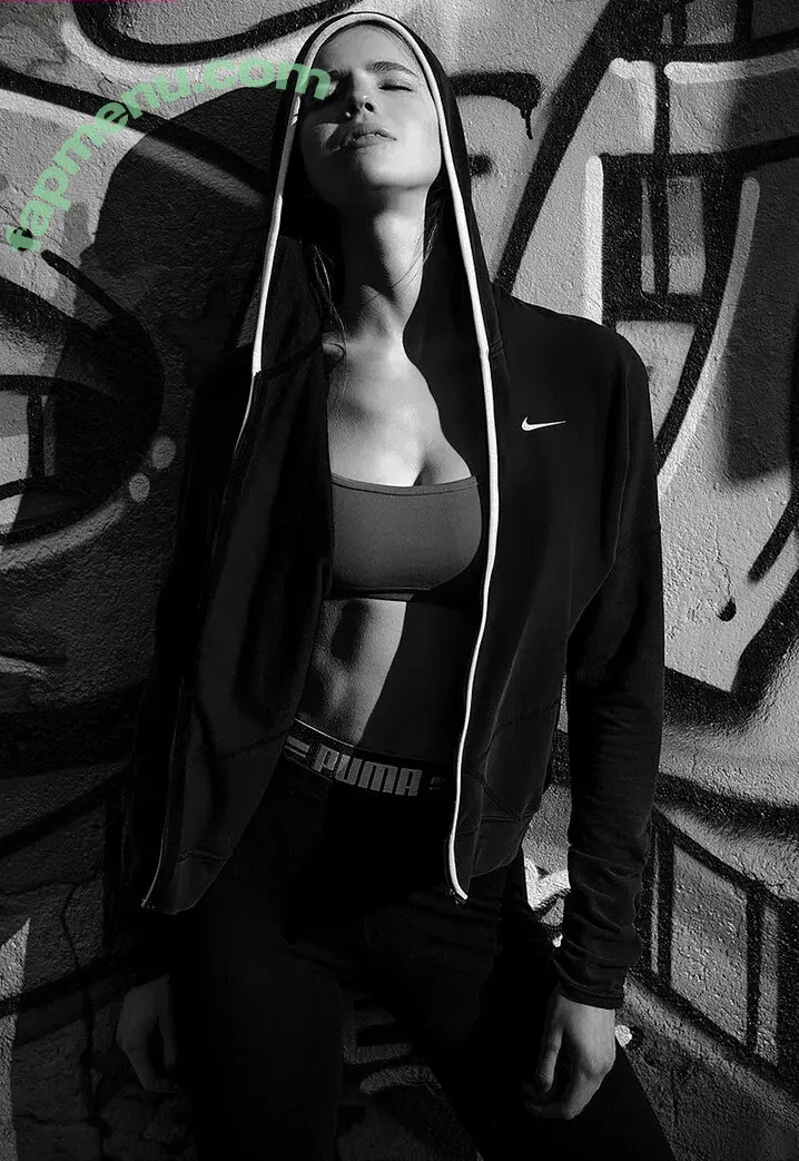 Emily Deyt-Aysage nude photo #0045 (emilydeytaysage / emjayplays)