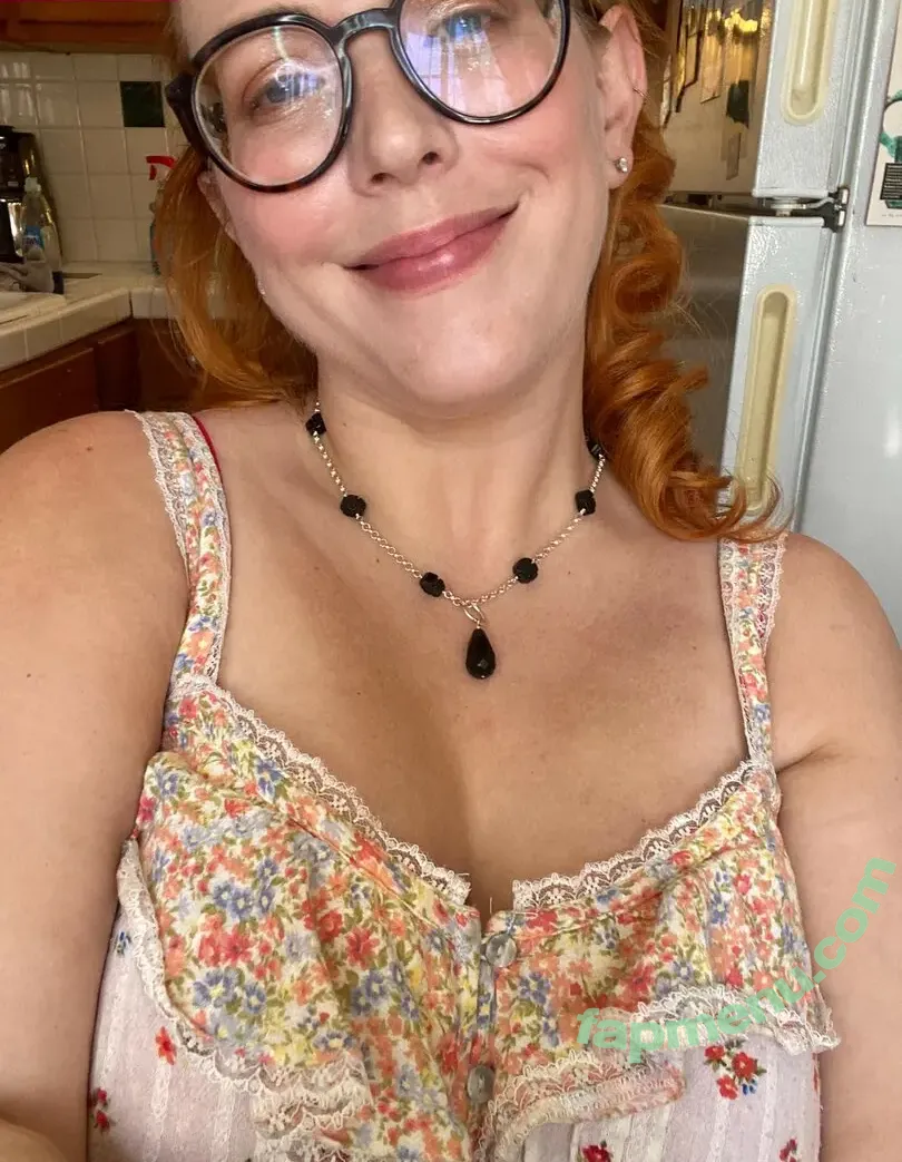 Emily Fleming nude photo #0022 (emflemily)