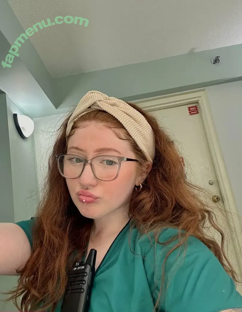 Emily Hensley nude photo #0012 (babygingerxo / emily_hensley_)