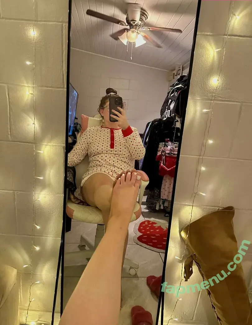 Emily Hensley nude photo #0025 (babygingerxo / emily_hensley_)