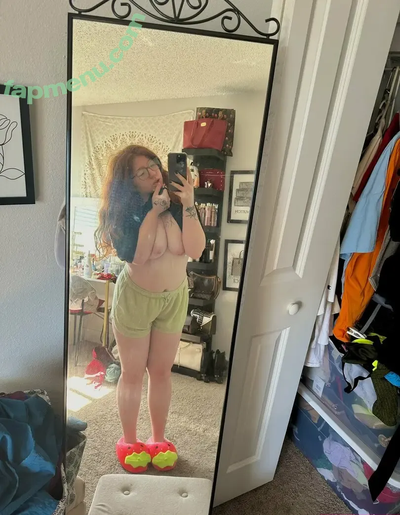 Emily Hensley nude photo #0028 (babygingerxo / emily_hensley_)