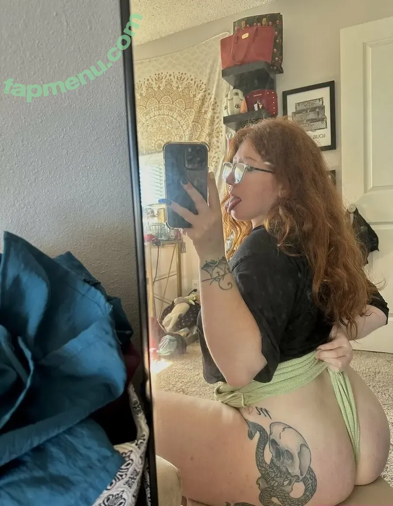 Emily Hensley nude photo #0029 (babygingerxo / emily_hensley_)