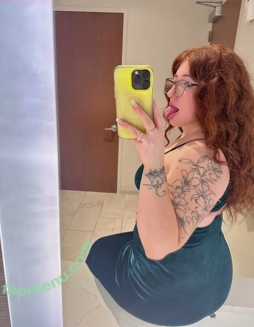 Emily Hensley nude photo #0038 (babygingerxo / emily_hensley_)