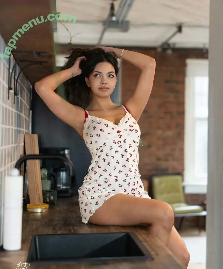 Emily Kaye nude photo #0016 (emilykbabe)
