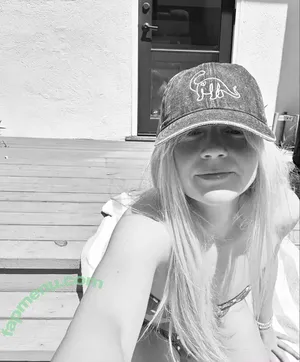 Emily Kinney / emmykinney nude photo #0254