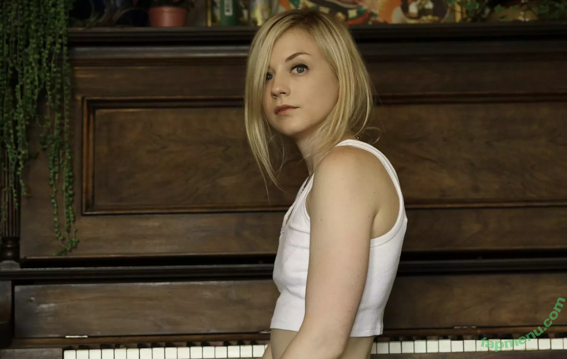 Emily Kinney nude photo #0025 (emmykinney)