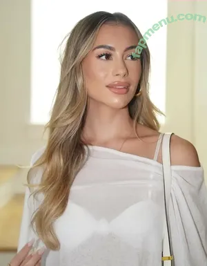 Emily Landon / emilyylandon nude photo #0016