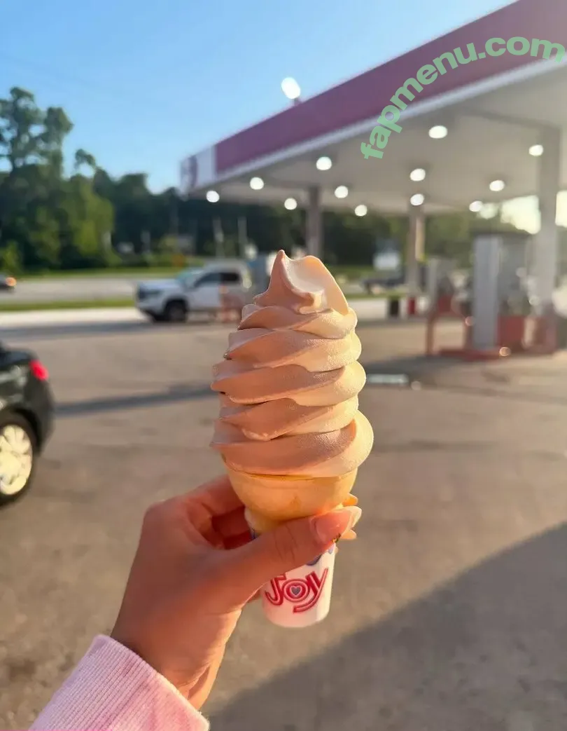 Emily Landon nude photo #0053 (emilyylandon)