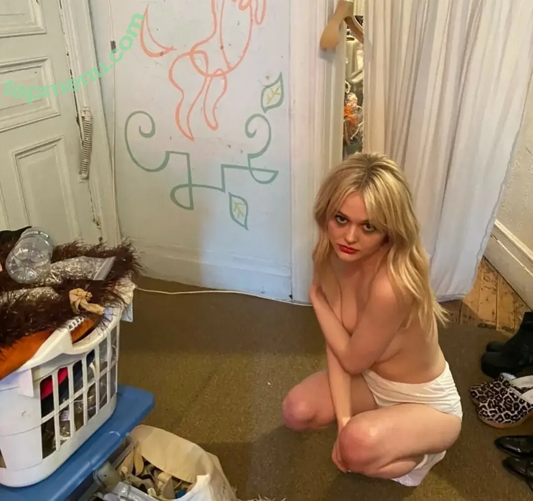 Emily Lind nude photo #0129 (Emily Lind)