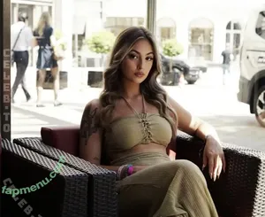 Emily._.mhl nude photo #0047