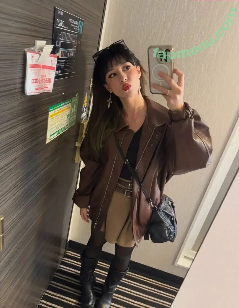 Emily Miko nude photo #0017 (emi.miko / moonmiko)