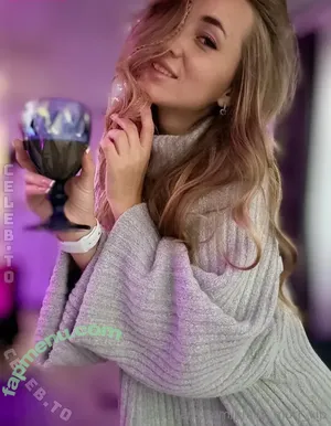 emily_murr / emily.murr nude photo #0088