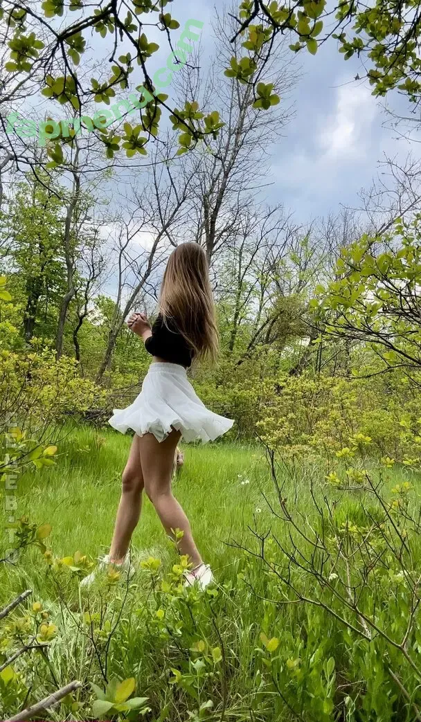 emily_murr nude photo #0050 (emily.murr)