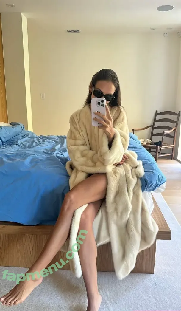 Emily Oberg nude photo #0063 (emilyoberg)