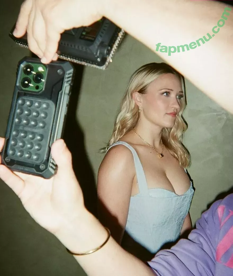 Emily Osment nude photo #0213 (emilyosment / laurenx687)