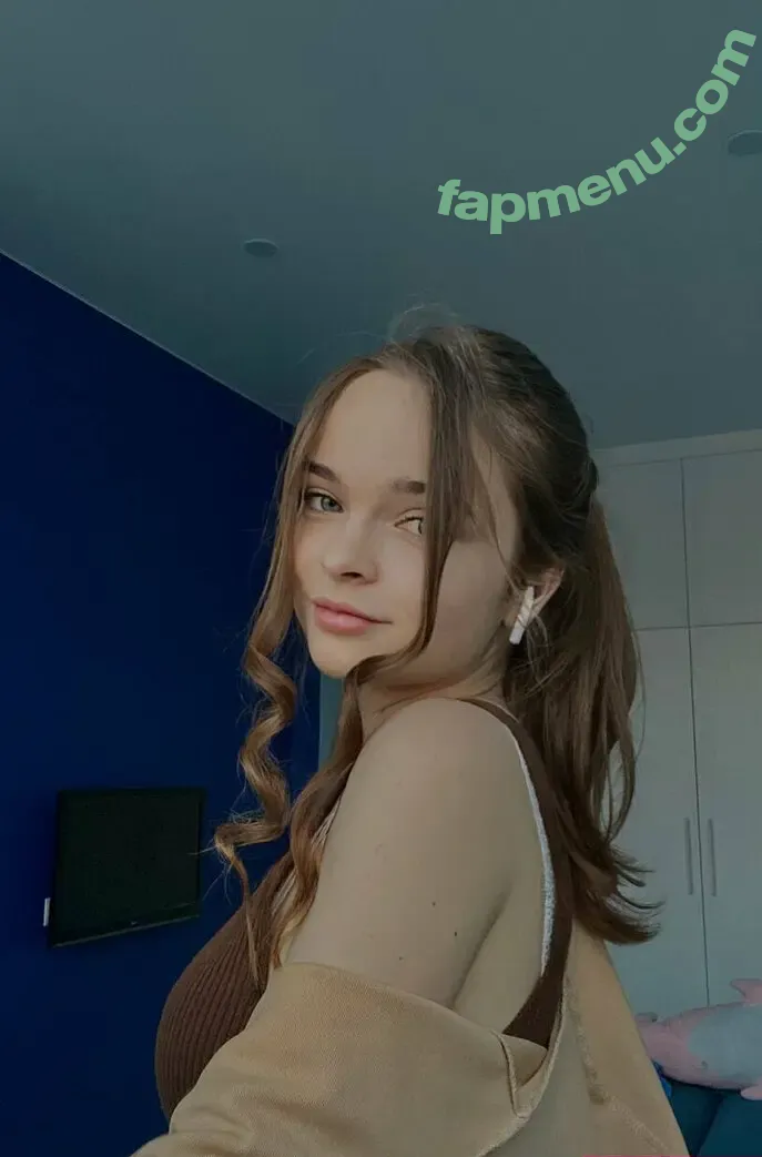 emily_petite nude photo #0008 (petite_emilyy)