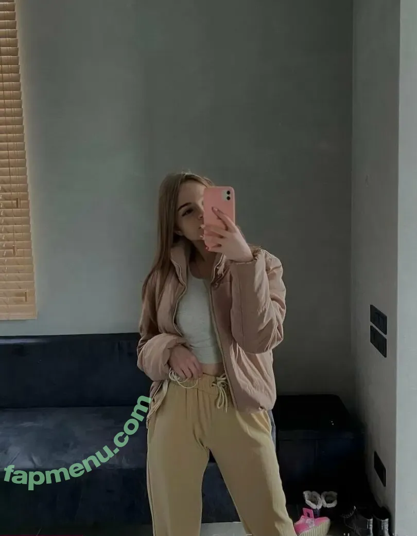 emily_petite nude photo #0010 (petite_emilyy)