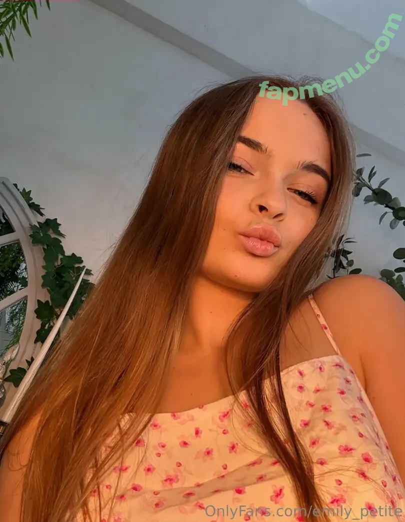 emily_petite nude photo #0113 (petite_emilyy)
