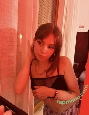 emily.raeee / emilydaily.xo nude photo #0010