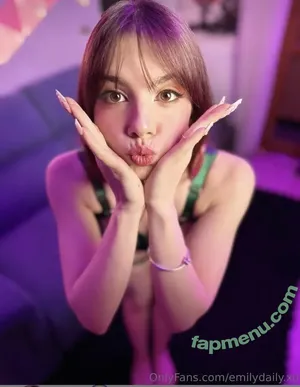 emily.raeee / emilydaily.xo nude photo #0017