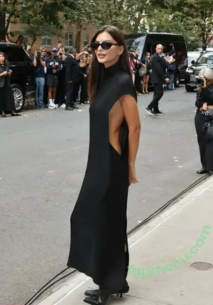 Emily Ratajkowski / emrata nude photo #9044