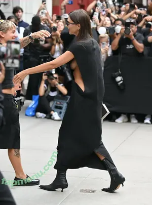 Emily Ratajkowski / emrata nude photo #9048