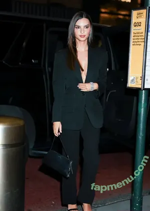 Emily Ratajkowski / emrata nude photo #9051