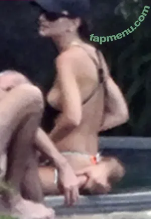 Emily Ratajkowski / emrata nude photo #9086