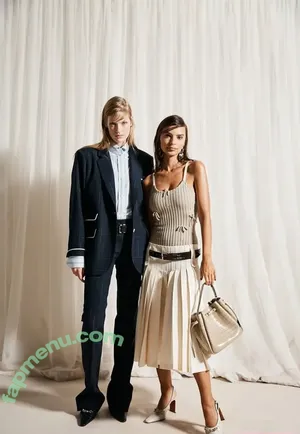 Emily Ratajkowski / emrata nude photo #9127