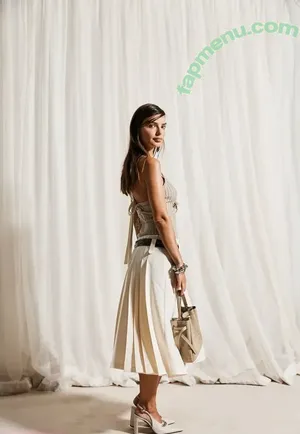 Emily Ratajkowski / emrata nude photo #9128