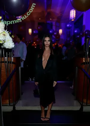 Emily Ratajkowski / emrata nude photo #9135