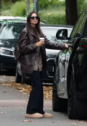 Emily Ratajkowski / emrata nude photo #9145