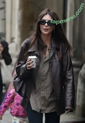 Emily Ratajkowski / emrata nude photo #9147