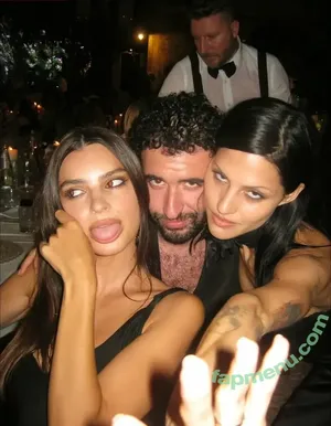 Emily Ratajkowski / emrata nude photo #9157