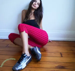 Emily Ratajkowski / emrata nude photo #9176