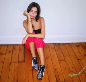 Emily Ratajkowski / emrata nude photo #9179