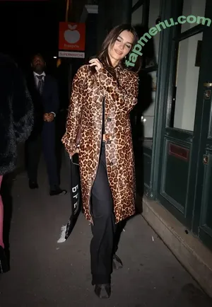 Emily Ratajkowski / emrata nude photo #9211