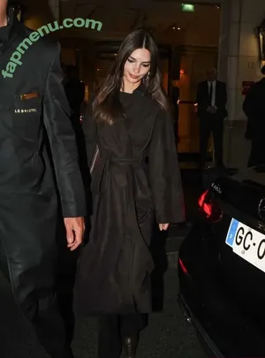 Emily Ratajkowski / emrata nude photo #9235