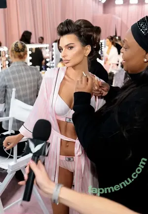 Emily Ratajkowski / emrata nude photo #9245