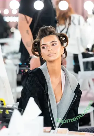 Emily Ratajkowski / emrata nude photo #9247