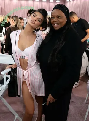 Emily Ratajkowski / emrata nude photo #9255