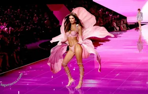 Emily Ratajkowski / emrata nude photo #9283