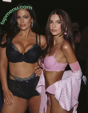 Emily Ratajkowski / emrata nude photo #9294