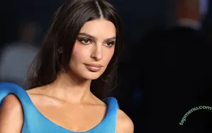 Emily Ratajkowski / emrata nude photo #9320