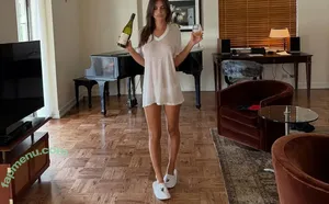 Emily Ratajkowski / emrata nude photo #9362