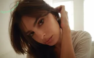 Emily Ratajkowski / emrata nude photo #9365