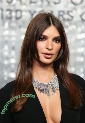 Emily Ratajkowski / emrata nude photo #9385