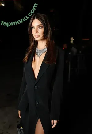 Emily Ratajkowski / emrata nude photo #9394