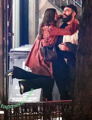 Emily Ratajkowski / emrata nude photo #9453